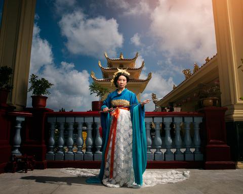 难道这是30年后的Happy Ending？迪士尼公主变皇后