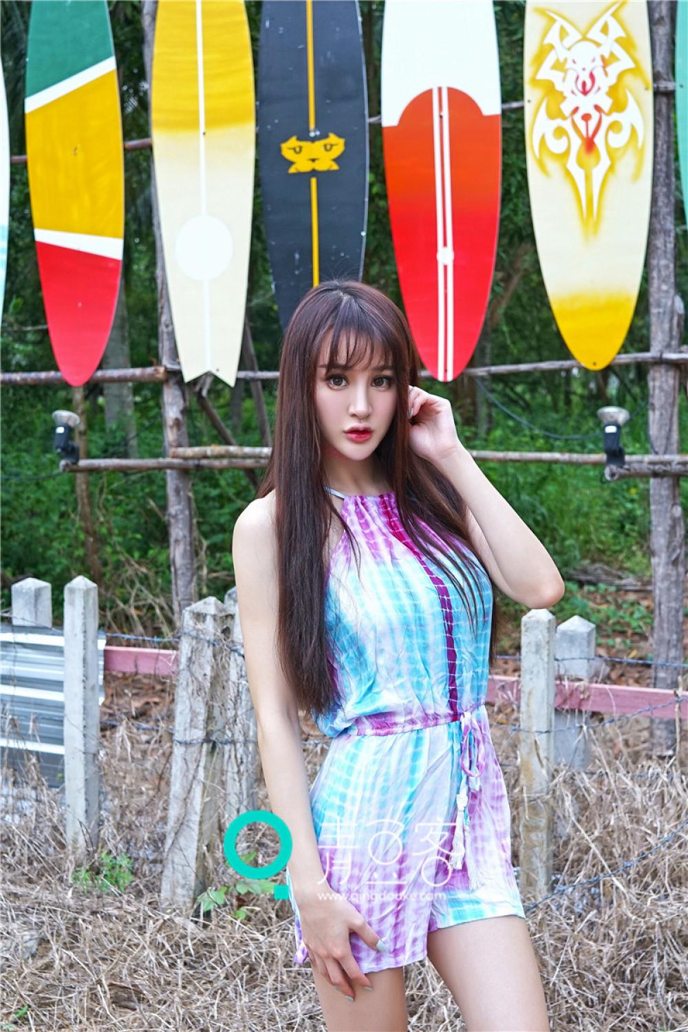 漂亮姑娘Cheryl青树户外丛林超清凉写真