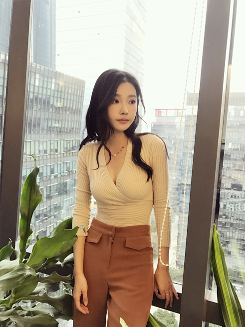 童菲冬日写真曝光 随性搭配告别臃肿