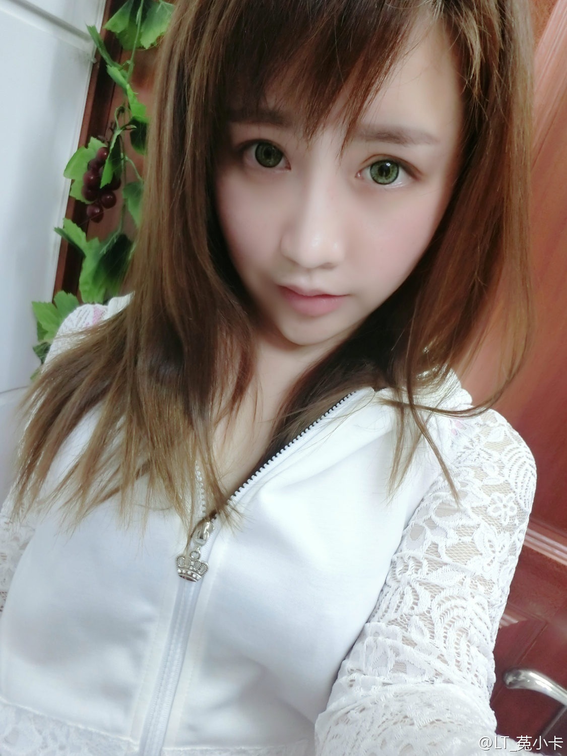 美女穿紧b裤特写