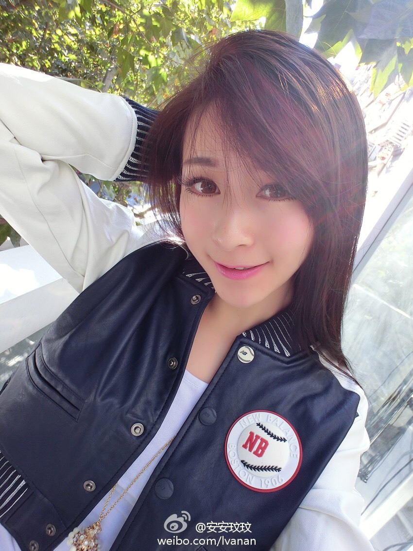 可爱美女穿网袜