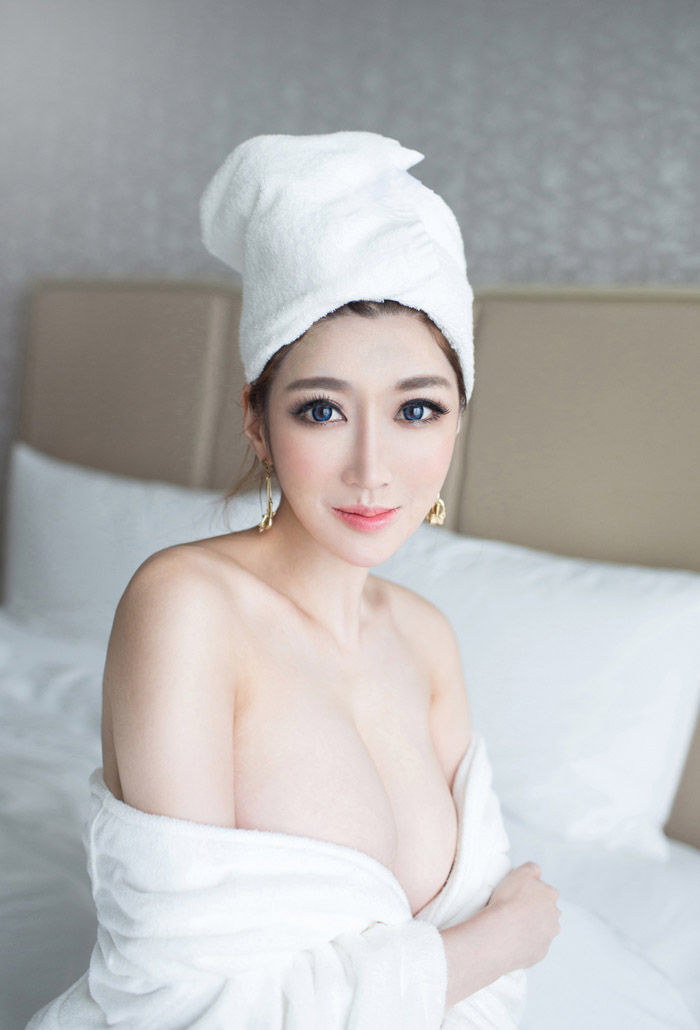 推女郎性感美女陆瓷好身材沟极深人像摄影艺术
