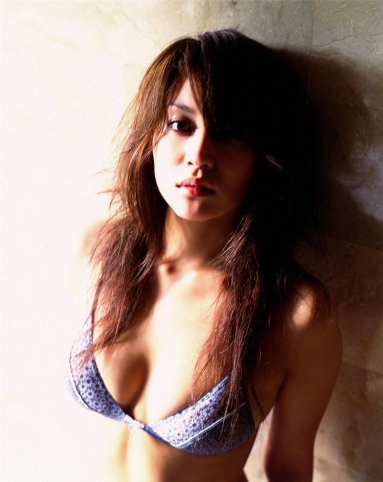 日韩热辣女人伊藤かな写真图片