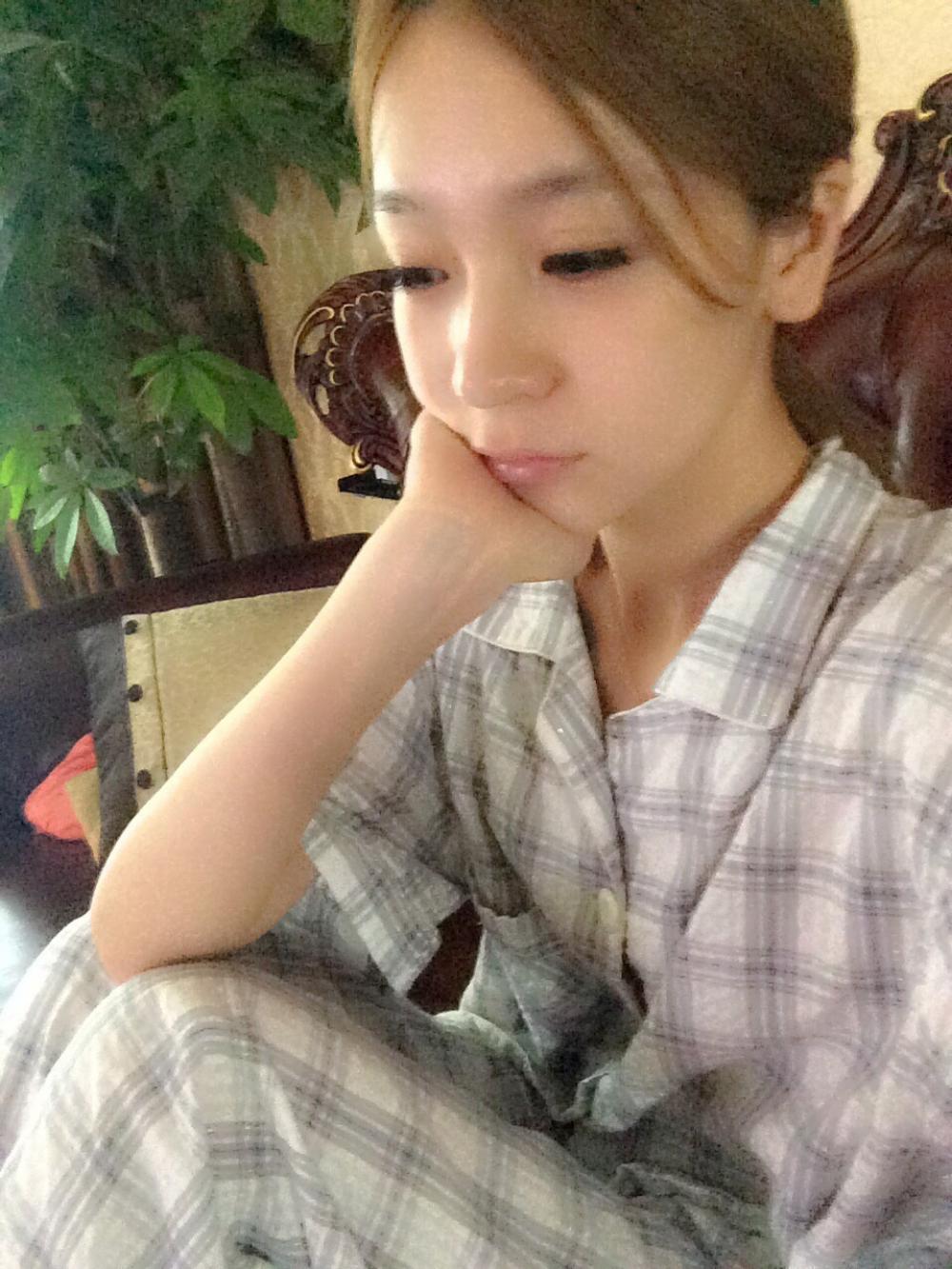 酒吧喝酒的帅哥美女