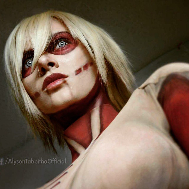 Cosplay大神级玩家Alyson Tabbitha扮演女巨人再度引起热议