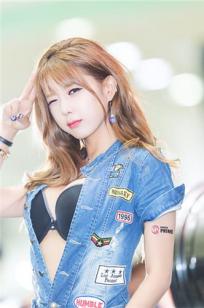 韩国性感车模许允美人体艺术沙龙图片