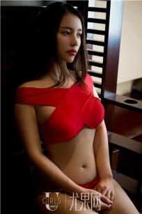 茉莉火红色比基尼 遮挡不住的完美曲线