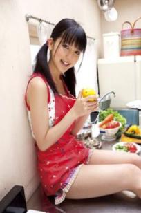 Sabra杂志真野恵里菜《Autumn Breeze》个人高清写真集，清纯校服与清新简约少女风格，治愈系甜美笑容图集