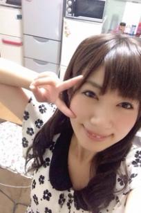 石冈真衣
