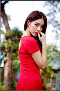 超跑女神大眼正妹张齐郡JULIE踏青外拍