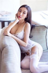 果儿变身运动女郎 家居私房定制写真