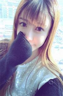 王梦实 喜欢在夏天穿着内衣拍照的小藤井莉娜