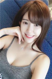 「明道校花」毕业以后更进化，辣到粉丝喊不要不要！