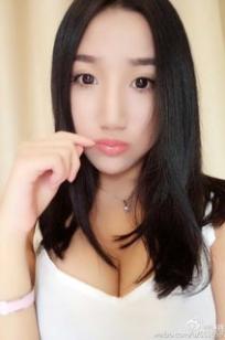 嫣萌萌