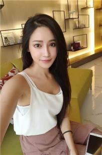 台湾超正妹Avril艾葳 长腿美胸私房照分享
