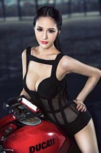 曾真Zeevana G奶女神性感写真图片