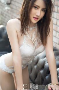Jessica的冷艳皮夹克 造型简单失气场