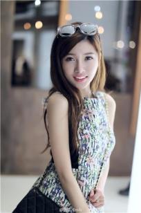 奶茶Emily 清新养眼外拍特辑