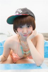 里美黎 短发美少女户外写真图