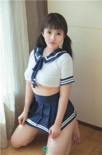 白肌女神杨漫妮 学生服与开胸内衣