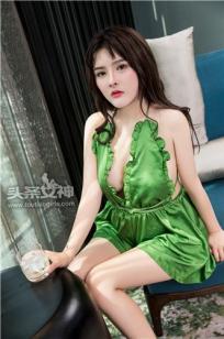 绿色小妖杨漫妮 雪肤玉肌开胸长裙
