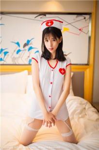 温柔贴心护士艾栗栗 甜美清纯的粉色内衣