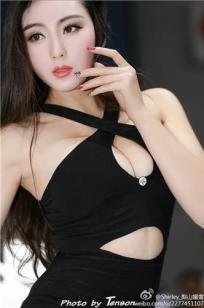 伍晓丽Shirley 车展妩媚写真图