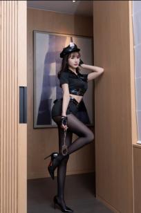陆萱萱制服诱惑私房写真：迷人警花与性感蕾丝内衣，黑丝美腿极致诱惑[91P]