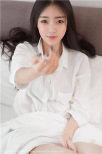 标配女友可樂Vicky 毛衣白寸衫的甜蜜