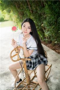 新晋女神小热巴 清新的学生服饰