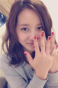 生田佳那 美人的士司机俏皮私房照诱惑写真图