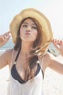 林千又Demi 黑色比基尼解放好身材露深邃乳沟