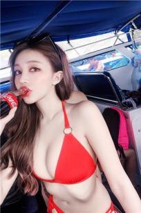黄琳- 电眼正妹比基尼照大秀32D好身材