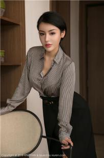 新人模特陆梓琪 性感的OL女秘书