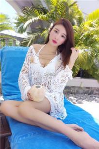 郏桢 大眼妹子清新比基尼美图