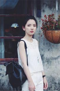 吱吱 消暑正妹！空气感女孩