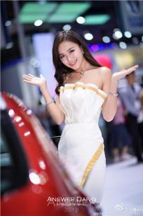 呼崽Eva 高挑美腿车模