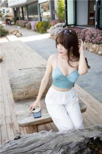 都市丽人芝芝紧身白色长裤