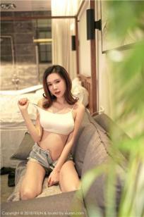 网红女神萌琪琪 修长美腿邪恶视角