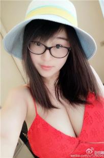 吃醋的kk 绝对大胸美女主播私房照诱惑写真图