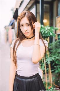 呢行 青涩妹子超养眼外拍写真图