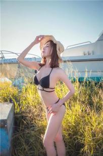 Abbie Huang 台湾美腿辣模设计师