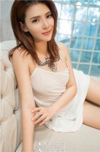 娜么性感尤娜娜 黑色小西装抢镜