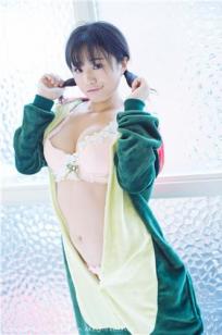 稚气未脱仓井优香 小恐龙睡袍比基尼