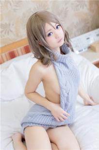 のらねこ- 日本美少女Coser完美诠释性感露背毛衣