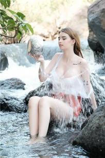 Jessie Vard- 超性感户外写真