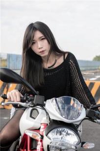 Ti Ti Yang- 重机与美女写真图集