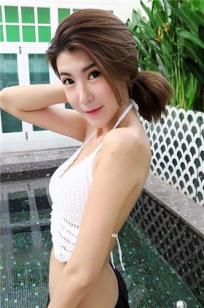 Joycelyn Kah- 韩系混血风美女私房照