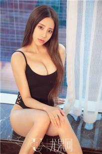 筱慧化成金鱼姬美人 莹莹红唇笑不露齿
