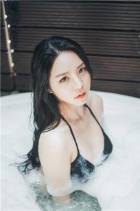 갓페로- 白皙牛奶妹气质满点身材超犯规
